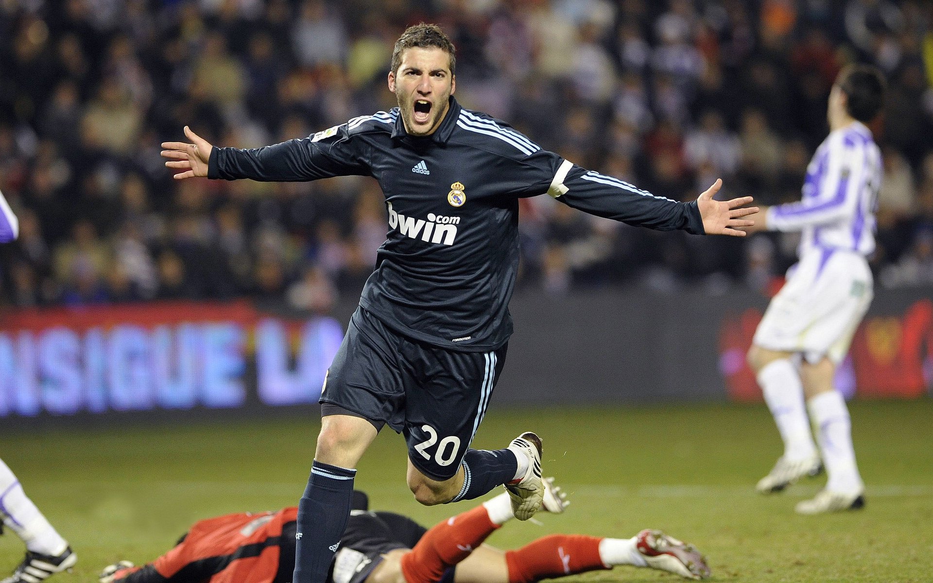 乐鱼棋牌官网-C罗不应口是心非？世界杯价值之辩，c罗备战世界杯